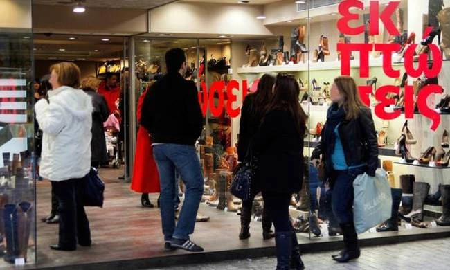 Ενδιάμεσες φθινοπωρινές εκπτώσεις: Τι να προσέξετε πριν τις αγορές σας